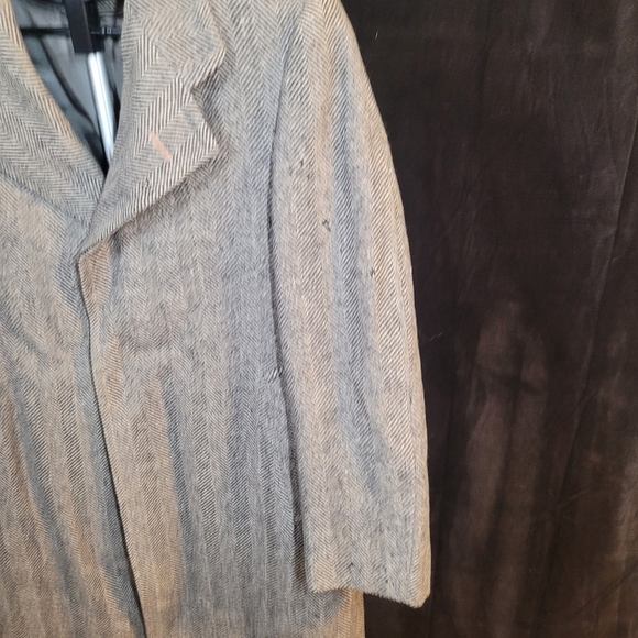Classic Gray Herringbone Coat - Picture 4 of 16